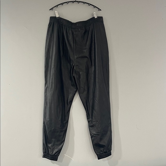 Ricki's Sleek Black Joggers Size Large - Picture 9 of 9